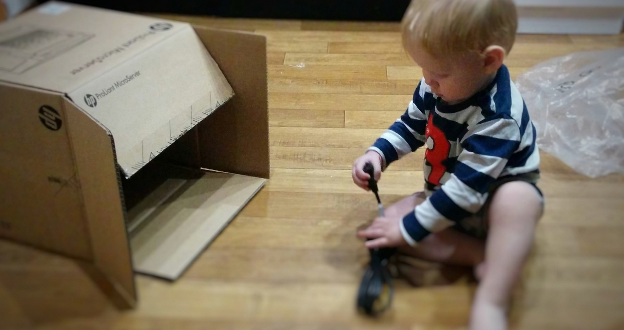 Мой Микробик проводит unboxing HP Microserver Gen8